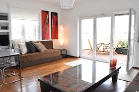 公寓 正在以 €1,300 的月租出租，其位于 Sesimbra, Avenida João Paulo II