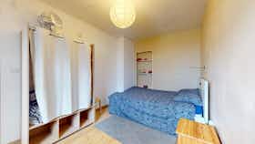 私人房间 正在以 €390 的月租出租，其位于 Nîmes, Route de Beaucaire
