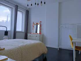 私人房间 正在以 €400 的月租出租，其位于 Charleroi, Route de Philippeville