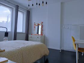 Отдельная комната сдается в аренду за 400 € в месяц в Charleroi, Route de Philippeville