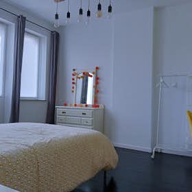 私人房间 正在以 €400 的月租出租，其位于 Charleroi, Route de Philippeville