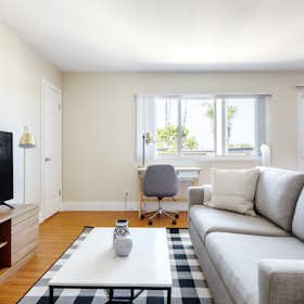 Apartamento en alquiler por $3,180 al mes en Los Angeles, Braddock Dr