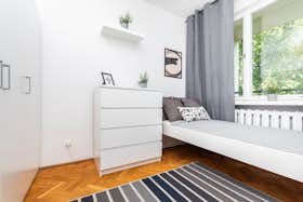 私人房间 正在以 PLN 1,100 的月租出租，其位于 Warsaw, ulica Ciasna