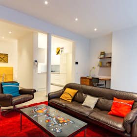 Apartment for rent for €1,750 per month in Auderghem, Rue de l'Amblève