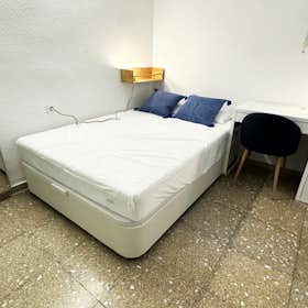 Private room for rent for €465 per month in Valencia, Plaça Don Juan de Villarrasa