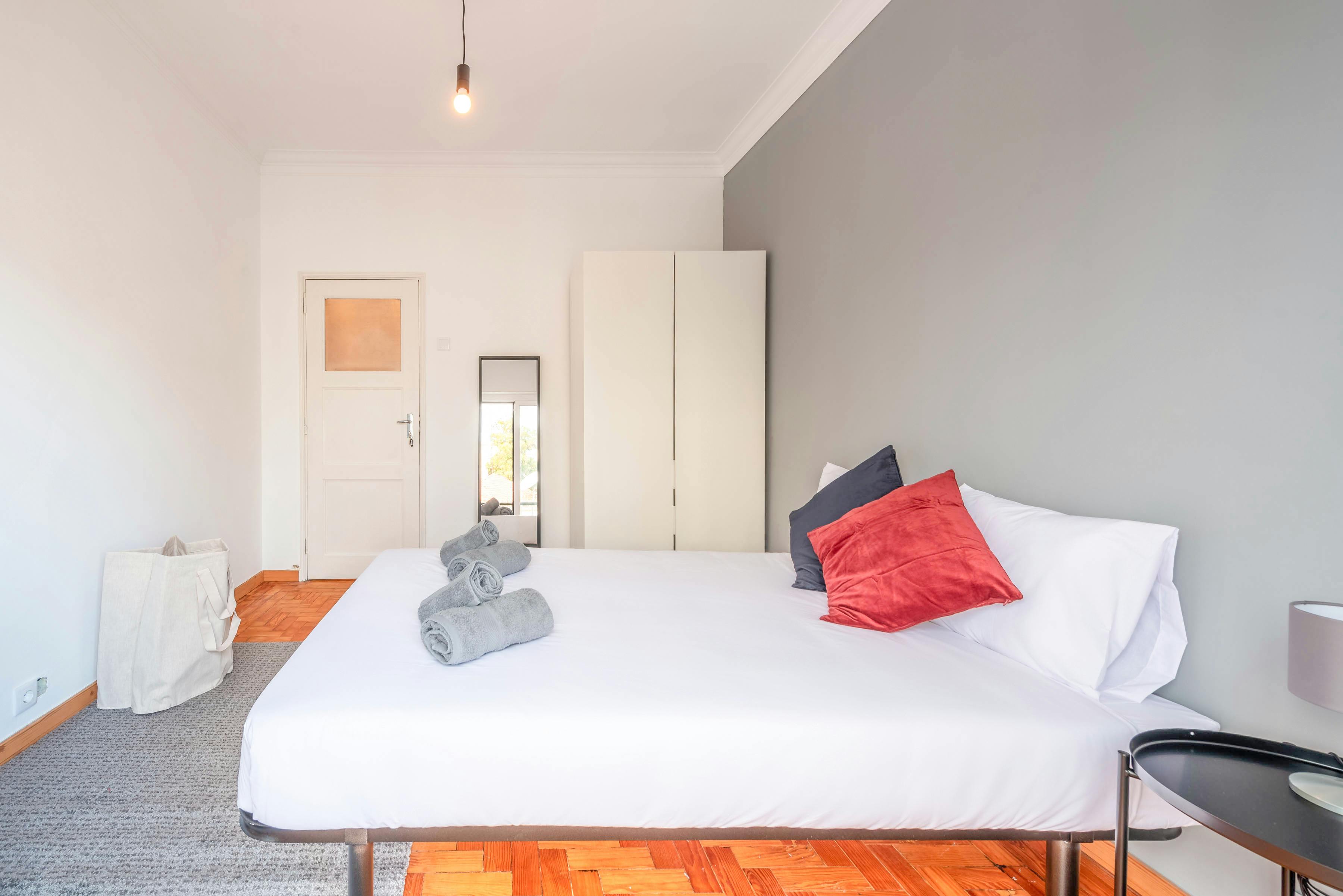 Privat rum att hyra för 490 € i månaden i Lisbon, Alameda das Linhas de Torres