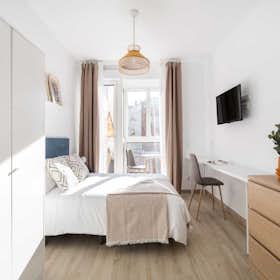 Private room for rent for €1,200 per month in Madrid, Calle de las Magnolias