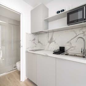 Private room for rent for €1,200 per month in Madrid, Calle de las Magnolias
