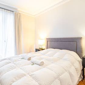 Apartment for rent for €4,877 per month in Paris, Rue de l'Abbé Grégoire