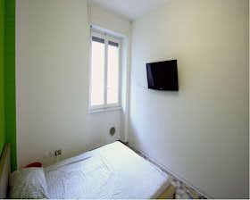 Private room for rent for €840 per month in Milan, Viale Lombardia