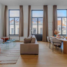 Apartment for rent for €2,250 per month in Saint-Gilles, Rue Saint-Bernard