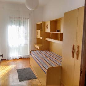 Cameră privată de închiriat pentru 280 EUR pe lună în Castelo Branco, Rua Doutor Manuel Lopes Louro