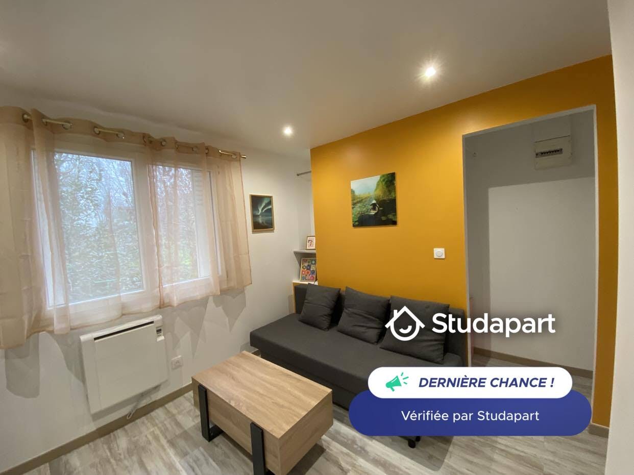 Apartment for rent for €700 per month in Antony, Rue Alfred de Musset