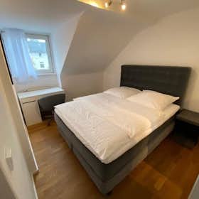 Apartment for rent for €2,600 per month in Frankfurt am Main, Staufenstraße