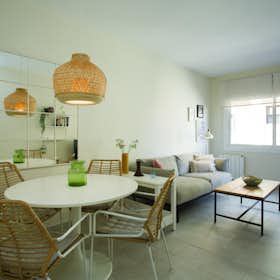 Apartment for rent for €1,495 per month in Barcelona, Carrer de la Bòbila