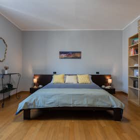 Apartment for rent for €1,200 per month in Turin, Via delle Orfane