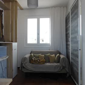 Studio for rent for €600 per month in Athens, Papadiamantopoulou