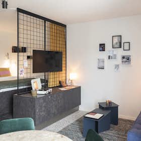 Studio for rent for € 1.450 per month in Liège, Rue Paradis