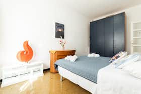 Lägenhet att hyra för 1 150 € i månaden i Genoa, Vico Al Monte di Pietà