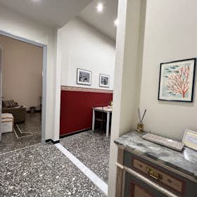 Mieszkanie do wynajęcia za 2408 € miesięcznie w mieście Genoa, Via di San Bernardo