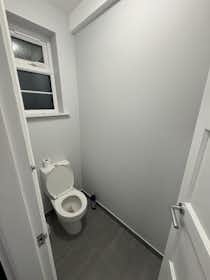 Private room for rent for £746 per month in Sidcup, Blackfen Parade