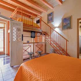 Maison à louer pour 1 100 €/mois à Palermo, Cortile Trapani all'Acquasanta