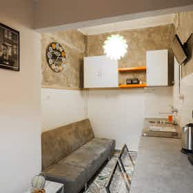 Appartement te huur voor € 650 per maand in Athens, Ailianou