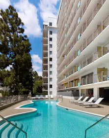 Общая комната сдается в аренду за $975 в месяц в Los Angeles, Whitley Ave