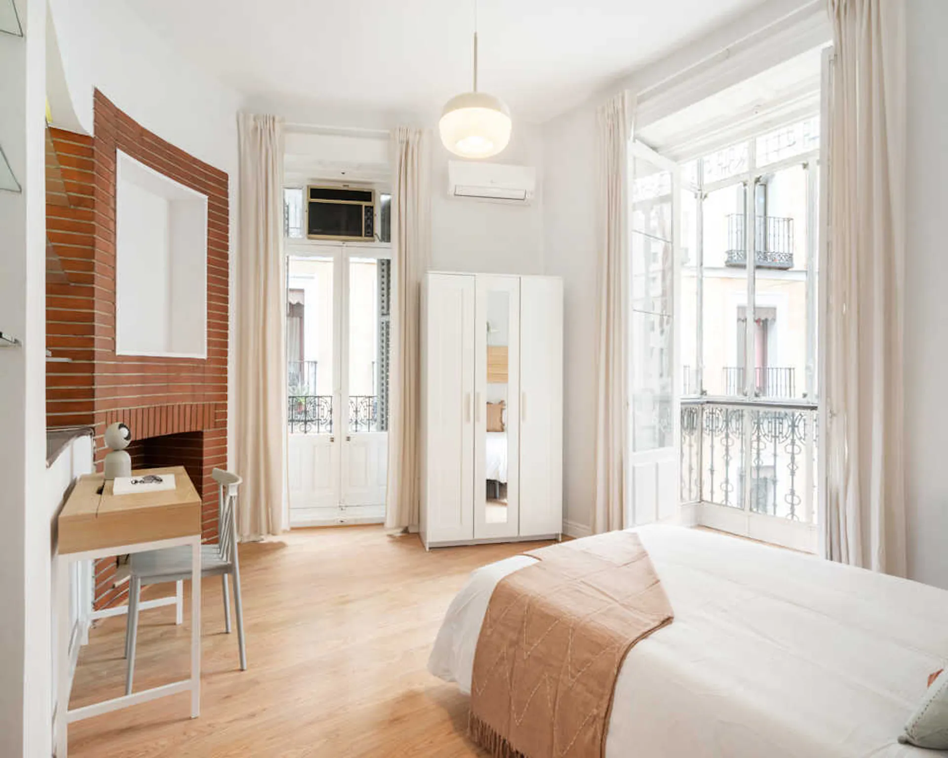 Calle de la Flor Alta, Madrid preview