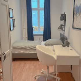 Private room for rent for €999 per month in Berlin, Paul-Lincke-Ufer