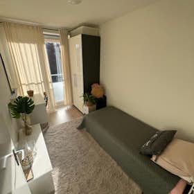 Privé kamer for rent for € 850 per month in The Hague, Hoogeveenlaan