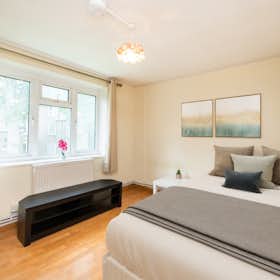 Private room for rent for £1,142 per month in London, St Charles Square