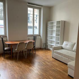 Apartment for rent for €1,750 per month in Saint-Mandé, Rue Jeanne d'Arc