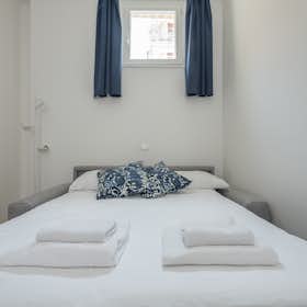 Studio for rent for €1,306 per month in Milan, Via Accademia