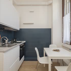 Studio for rent for €1,338 per month in Milan, Via Accademia