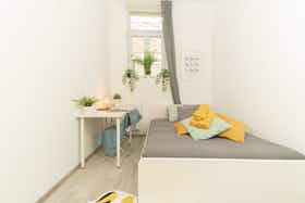 Отдельная комната сдается в аренду за 350 € в месяц в Budapest, Batthyány utca