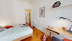 Private room for rent for €1,010 per month in Paris, Rue Émile Duclaux