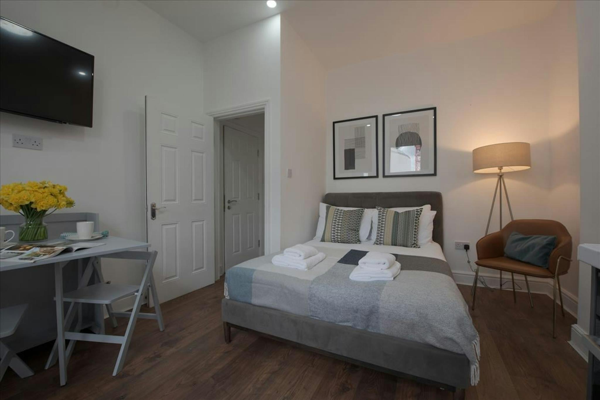 Warwick Road, London preview