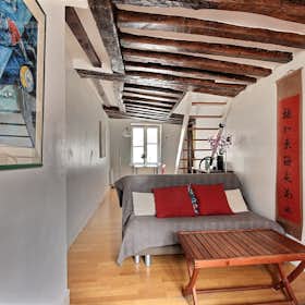 Apartment for rent for €2,650 per month in Paris, Rue Beauregard