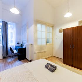 Private room for rent for HUF 152,064 per month in Budapest, Székely Bertalan utca