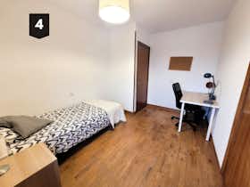 Pokój prywatny do wynajęcia za 400 € miesięcznie w mieście Bilbao, Zabalbide kalea