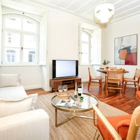 Apartment for rent for €3,800 per month in Lisbon, Rua dos Fanqueiros