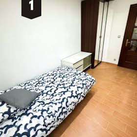 Private room for rent for €350 per month in Bilbao, Albacete kalea