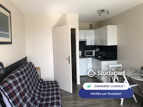 Apartment for rent for €600 per month in La Rochelle, Rue de la Gloire