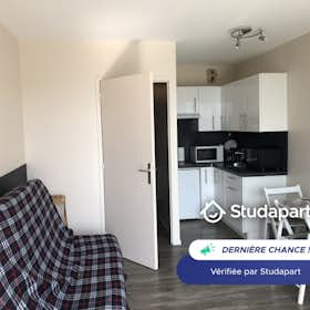 Lägenhet att hyra för 600 € i månaden i La Rochelle, Rue de la Gloire