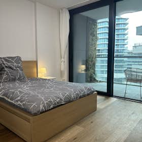 Mieszkanie do wynajęcia za 1480 € miesięcznie w mieście Frankfurt am Main, Europa-Allee