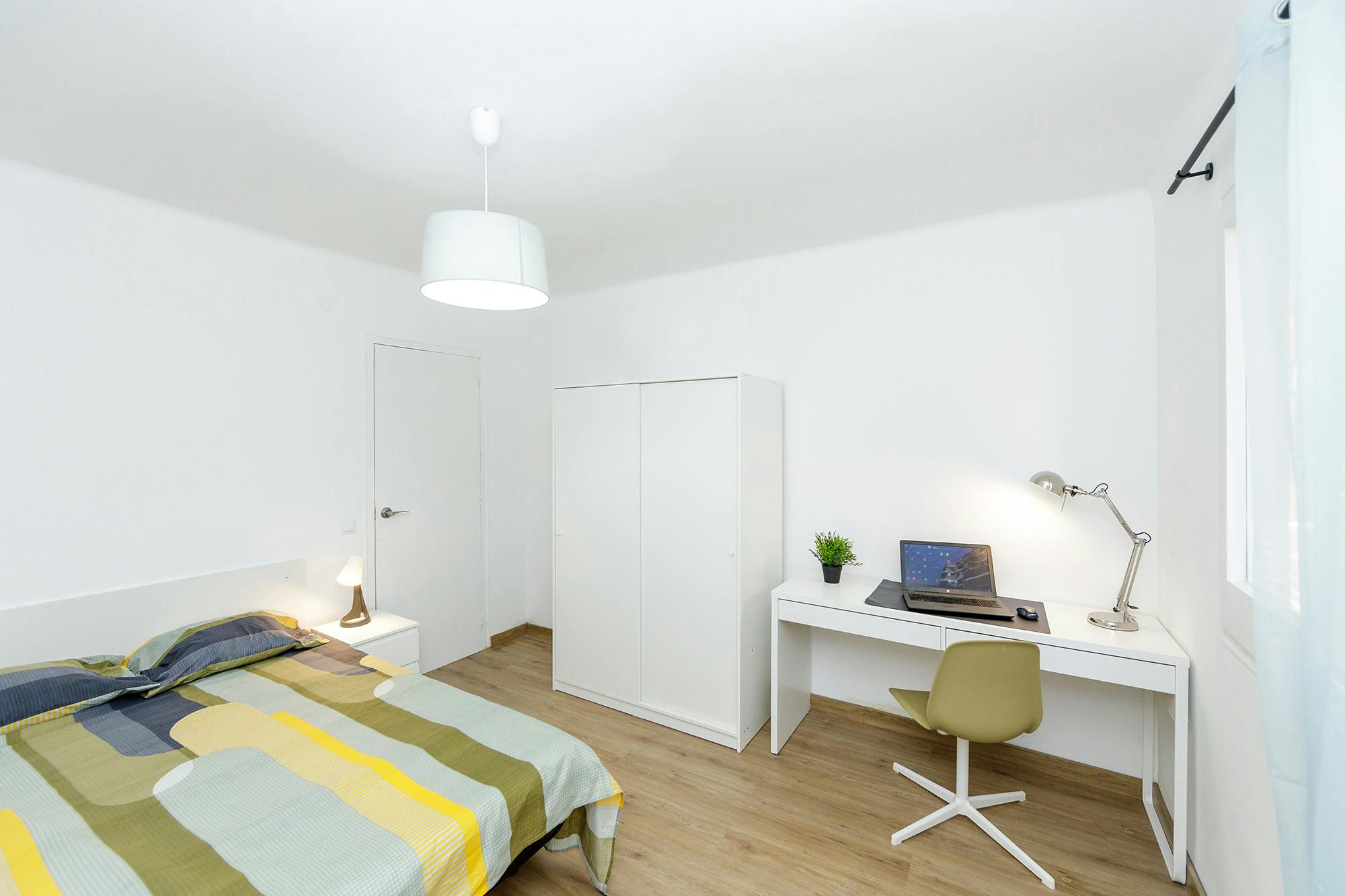 Private room for rent for €565 per month in L'Hospitalet de Llobregat, Carrer de Martorell