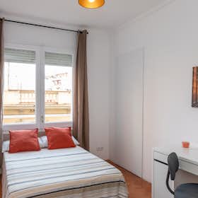 Private room for rent for €615 per month in Barcelona, Avinguda Meridiana