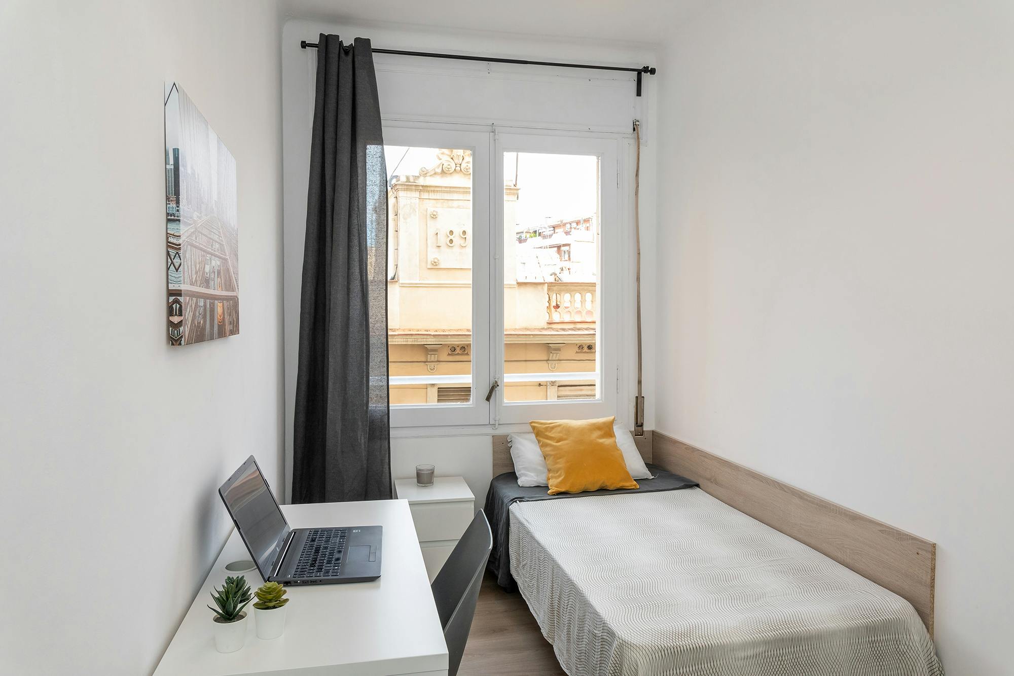 Private room for rent for €660 per month in Barcelona, Avinguda Meridiana