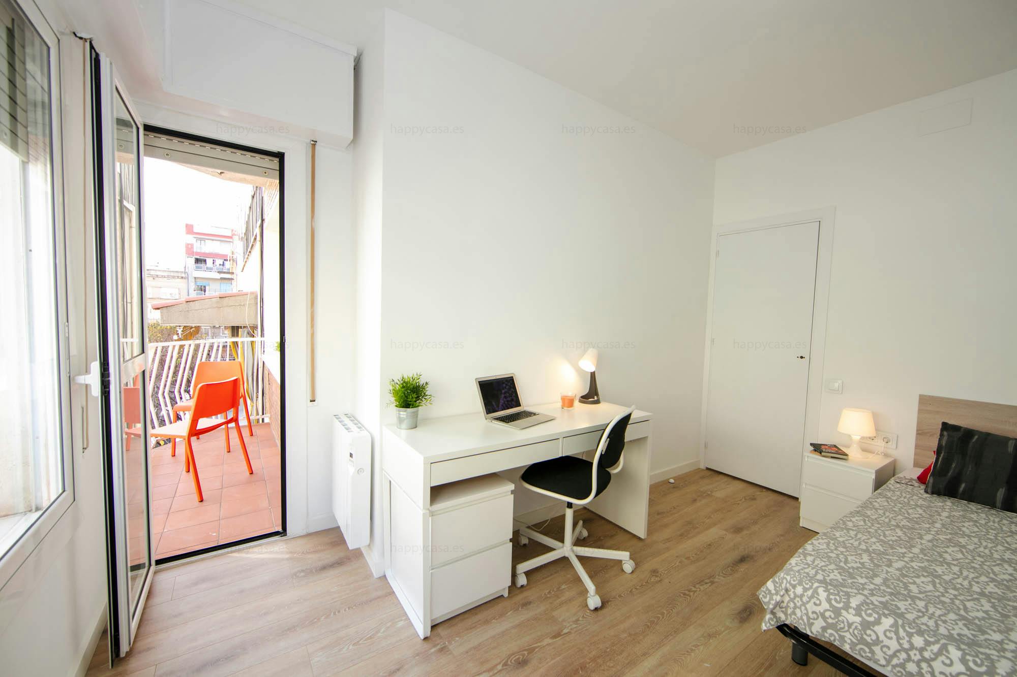 Private room for rent for €660 per month in L'Hospitalet de Llobregat, Carrer d'Orient